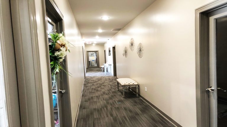 RO Salon Studios - Hallway
